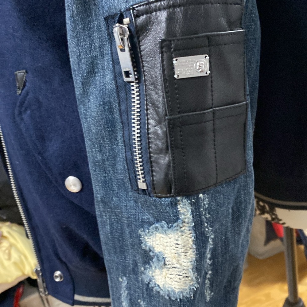 Jackets - Picture 2 of 8